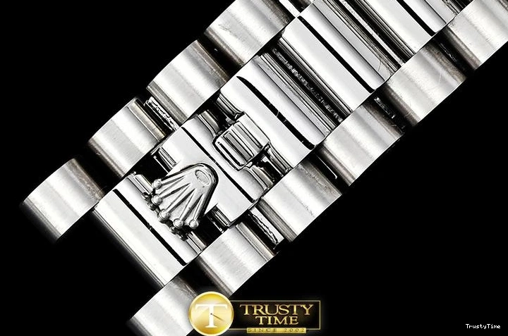 1118 RDD0214B – DayDate 36mm GoAnywhere 682